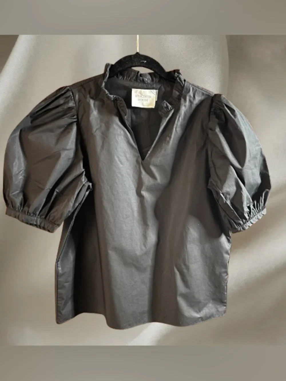 Hyacinth House Black V-Neck Puff Sleeve Poplin Top Small Tuckernuck EUC